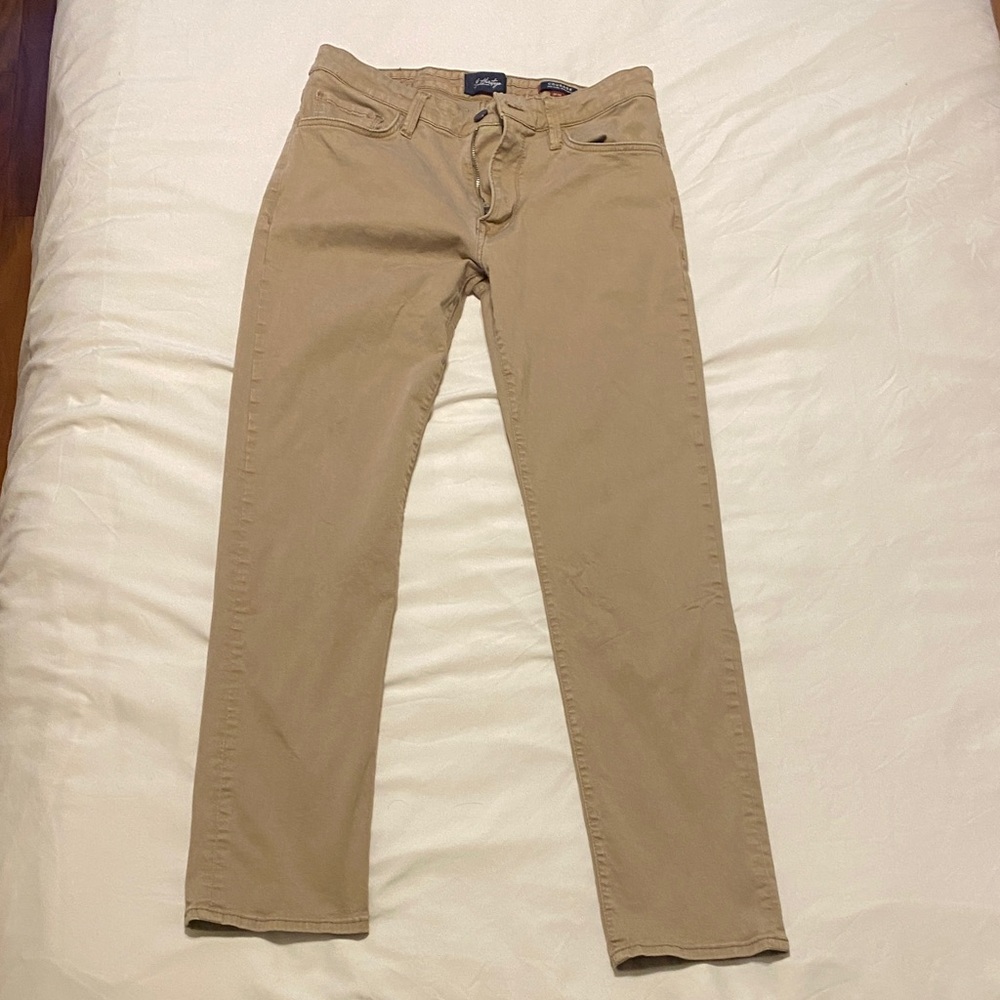 34 Heritage Courage Men's Khaki Chinos